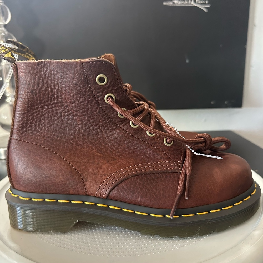 ๐Dr. Martens 101 Unbound Leather Ankle Boots - Picture 8 of 13